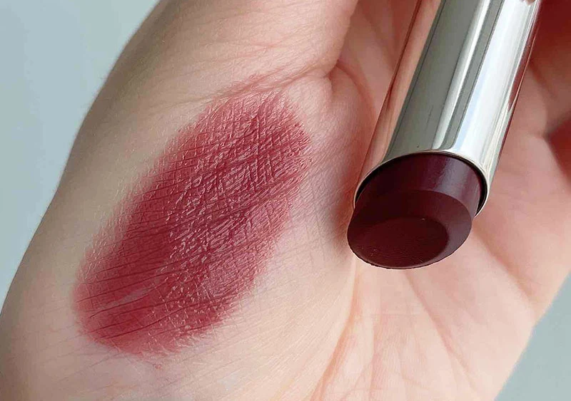 RMKのデューイーメルト リップカラーの05 ムーンリット モーブのスウォッチ