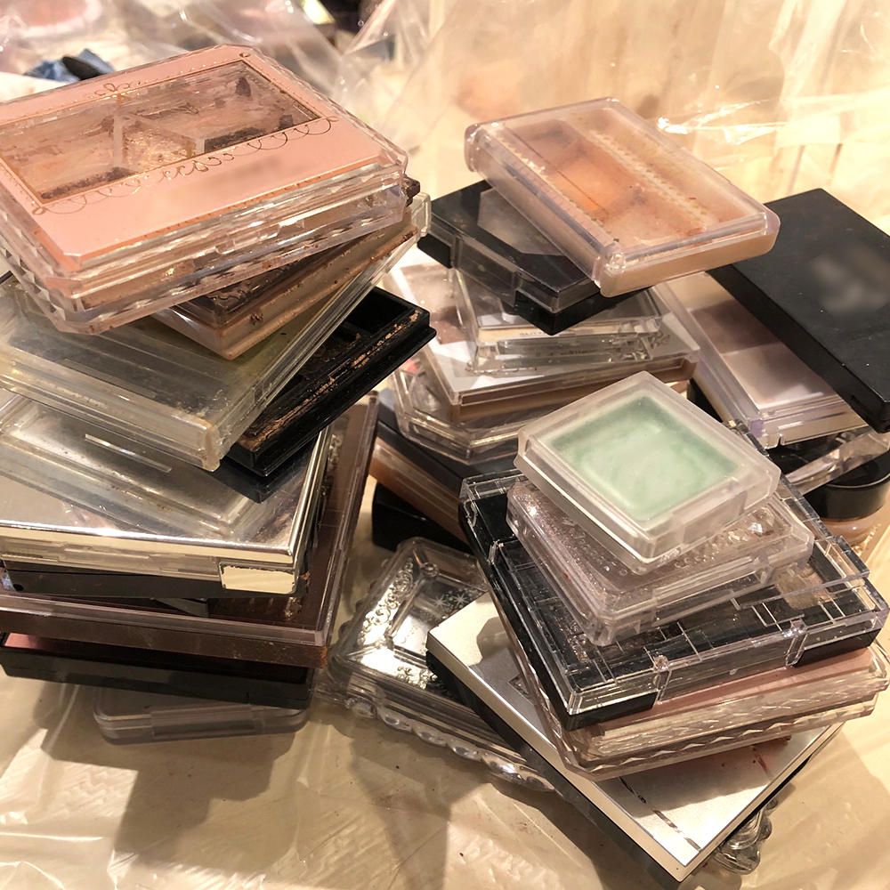 回収したコスメの画像