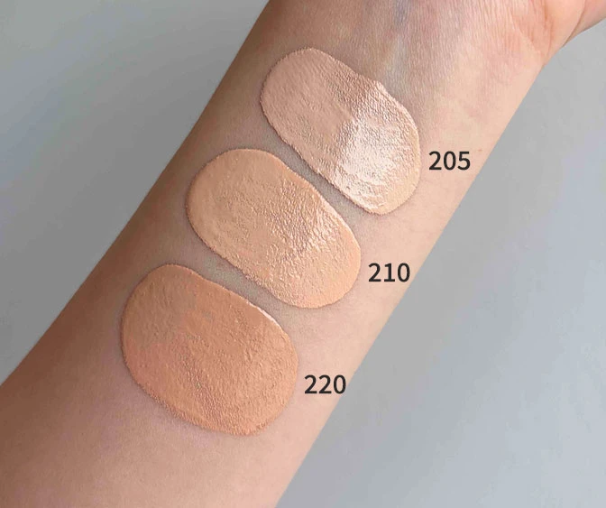 SUQQU（スック）ザ リクイド ファンデーション eのピンクベージュオークル系のスウォッチ