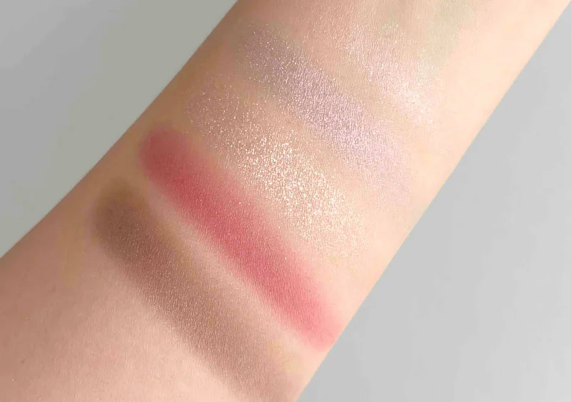 JILL STUART Beauty（ジルスチュアートビューティ）のドレスドブルームアイズの04 rose boutiqueのスウォッチ