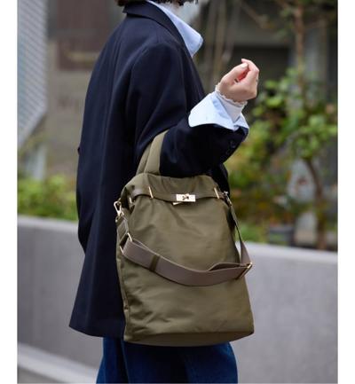 SLOBE パッファートートバッグ